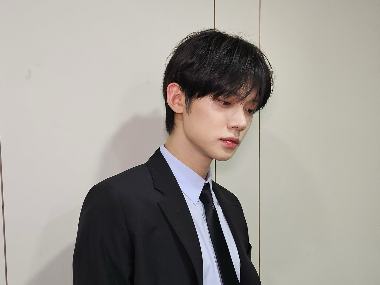 主席先生，您能和我一起出去嗎？ thumbnail