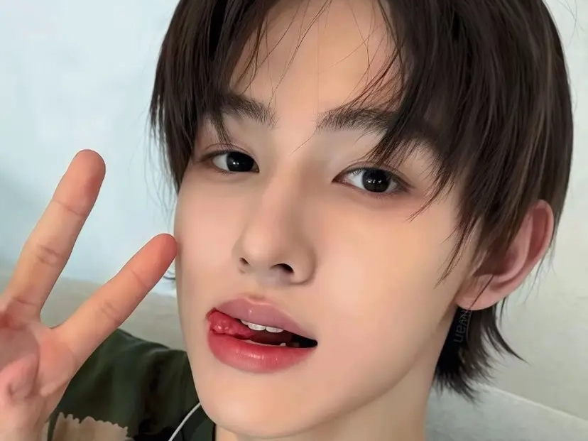 Seonghyeon is my husband. thumbnail