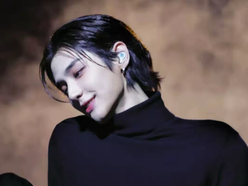 I have a crush on my teacher. And it's my homeroom teacher... thumbnail