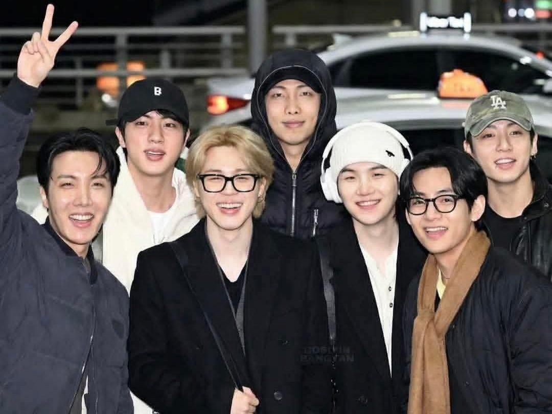 Cô gái quân đội thumbnail