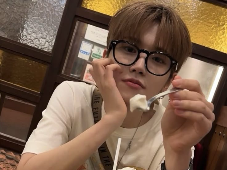 친구와 친한 오빠 thumbnail