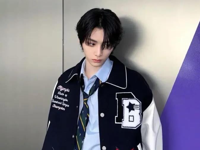 연습실 문 앞에서 thumbnail