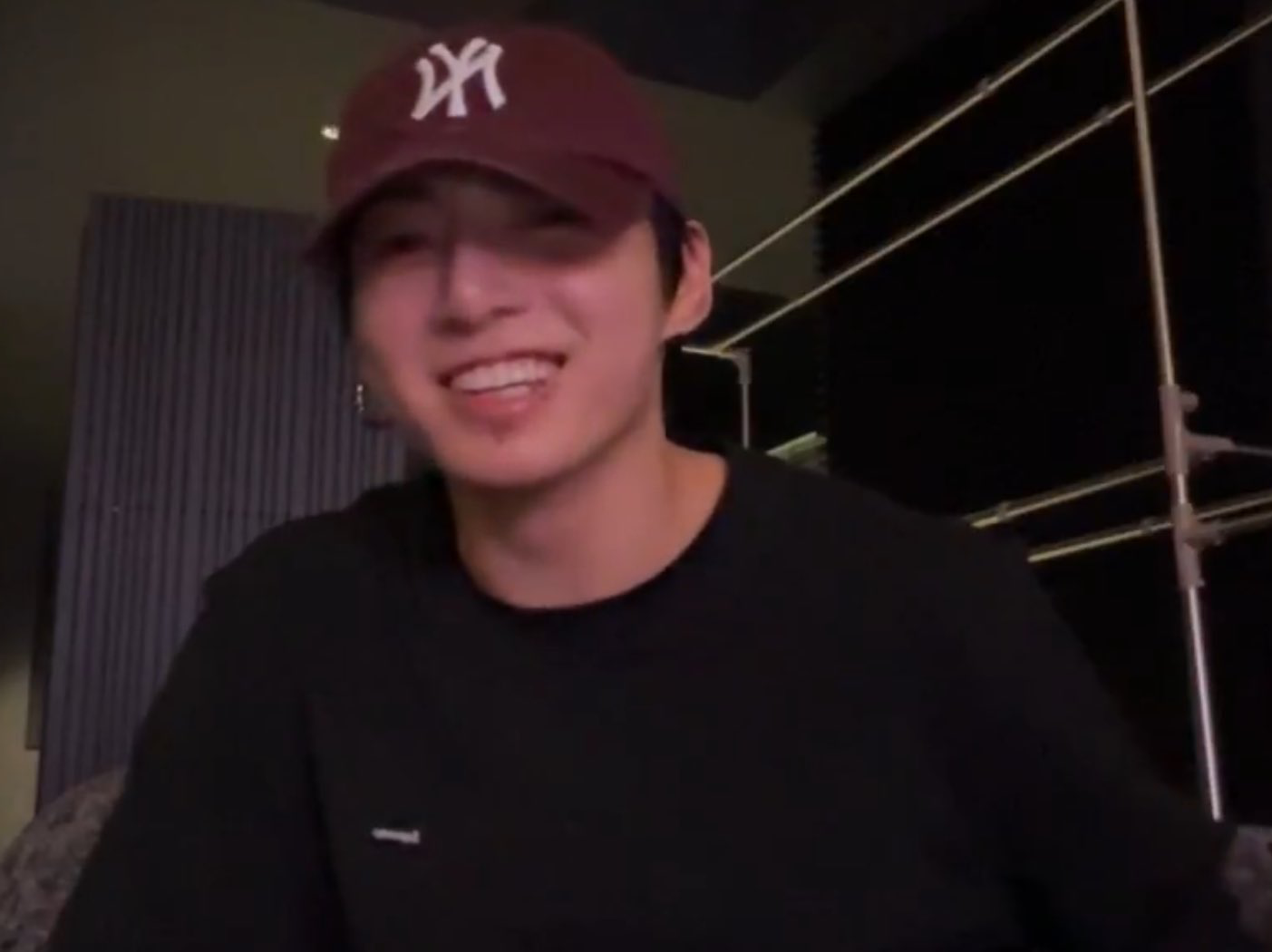 🧙🏻‍♀️ thumbnail