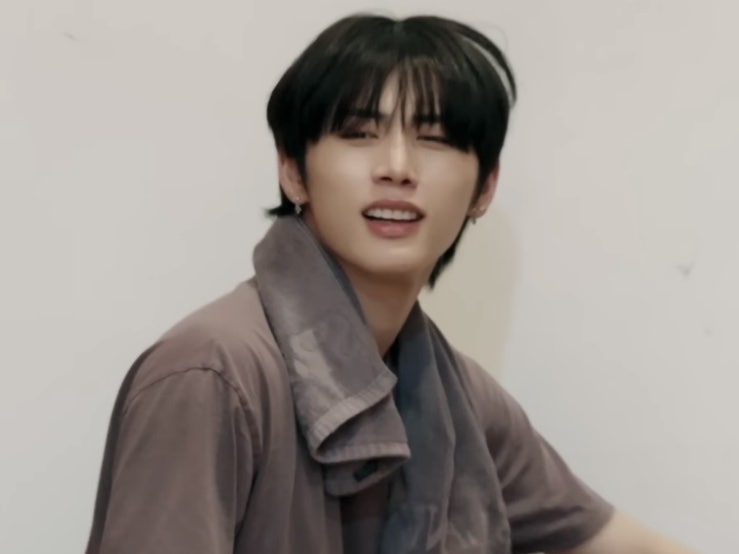 What should I do if I fall for my unemployed childhood friend living next door? thumbnail