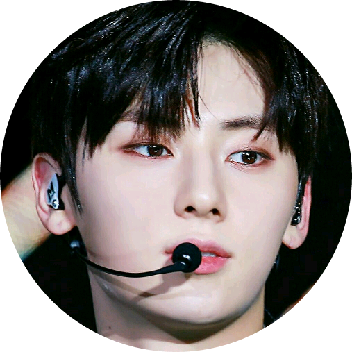 황민현 image