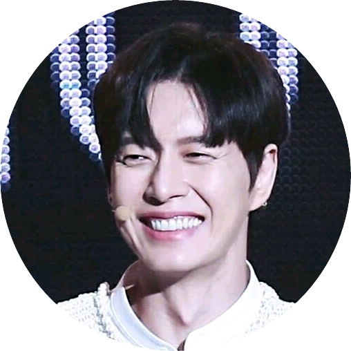 2학년 국사선생님 image