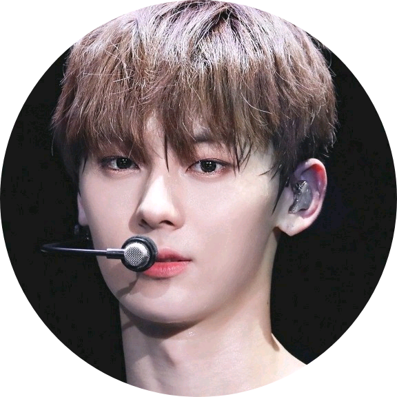 황민현 image