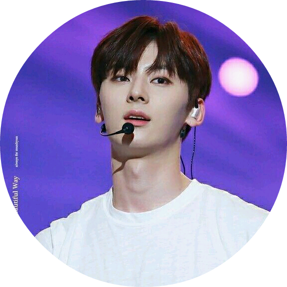 황민현 image