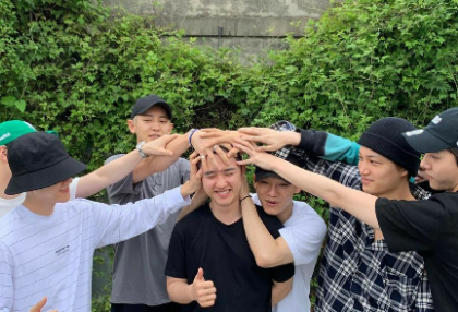 八个快乐兄弟 thumbnail