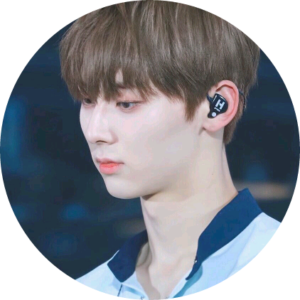 황민현 image