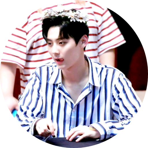 황민현 image