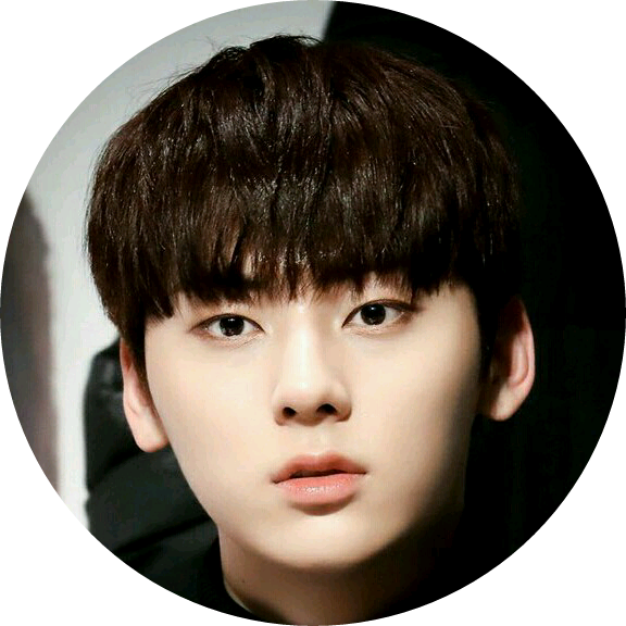 황민현 image