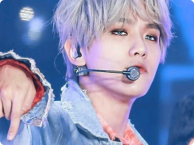Questa è una foto sexy di Baekhyun. thumbnail