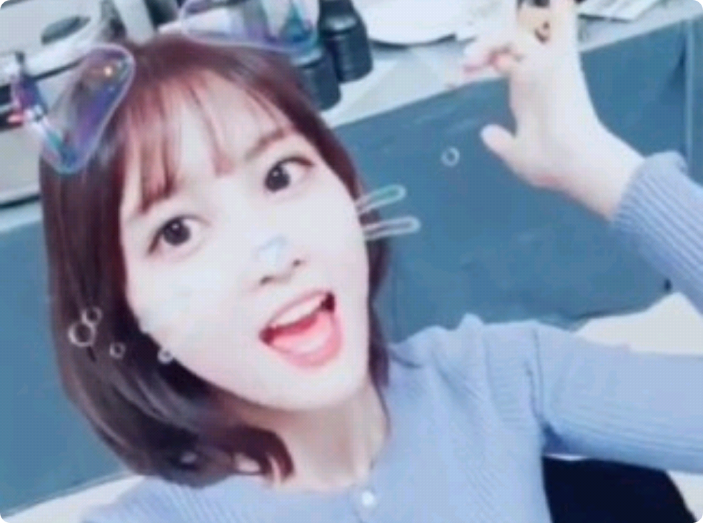 Momo, a pretty girl who needs no introduction thumbnail