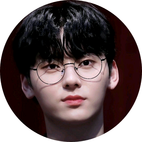 황민현 image