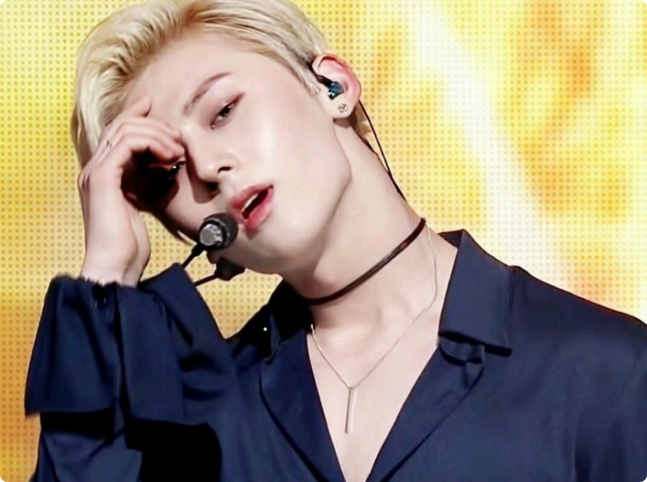 年轻女孩 thumbnail