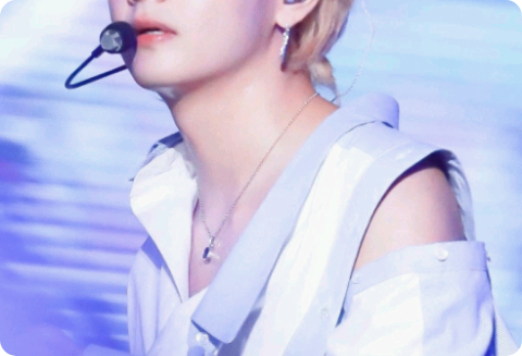 偶像们住在同一间公寓里。 thumbnail