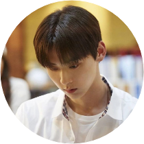 황민현 image