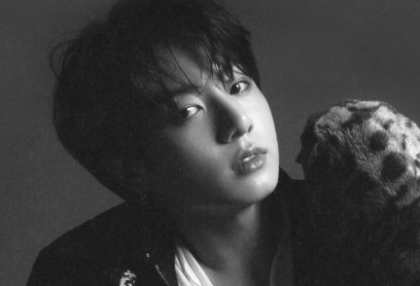 我會給你下命令，待在我身邊。 thumbnail