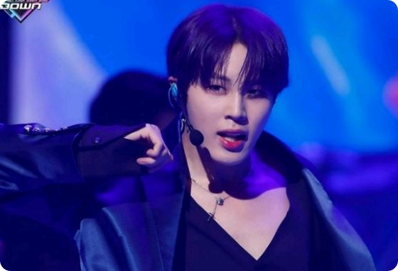 我的校园恶霸喜欢我。 thumbnail