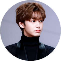 데미안 크룸 image