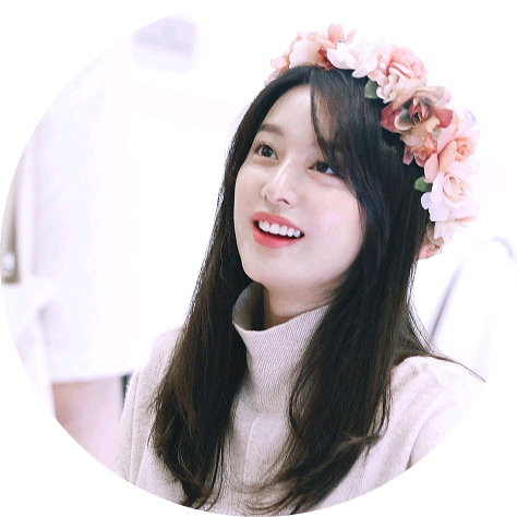 빨간색 옷입은 여자 image