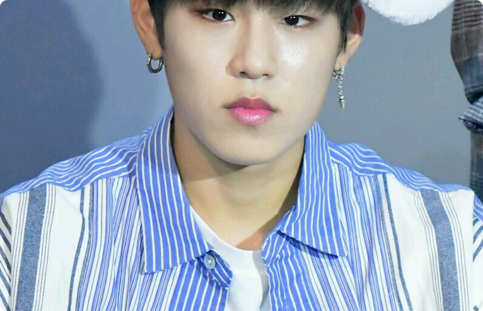 Anh trai tôi không phải là anh trai ruột của tôi. thumbnail