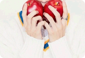 I vestiti dei ragazzi più amati sono colorati. thumbnail