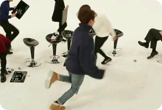 今天，寄宿学校的同学们又在为电话吵架了！ thumbnail