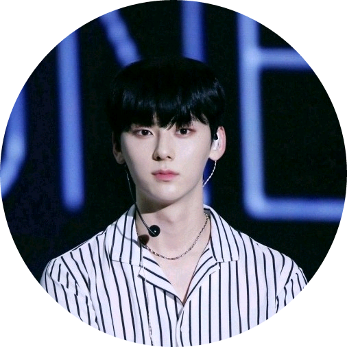 황민현 image