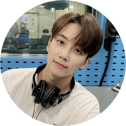 윤정한 image
