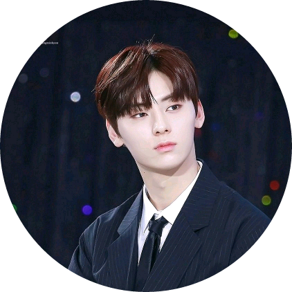 황민현 image