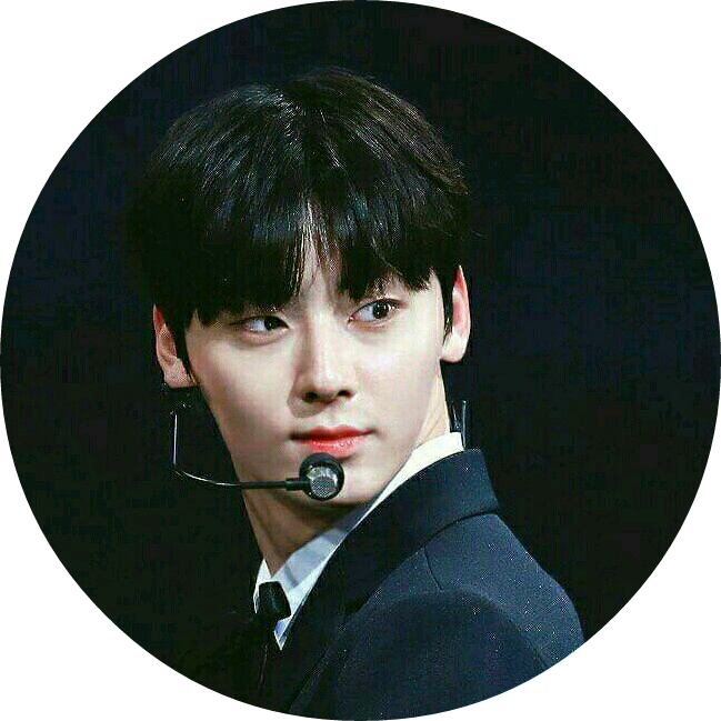 황민현 image