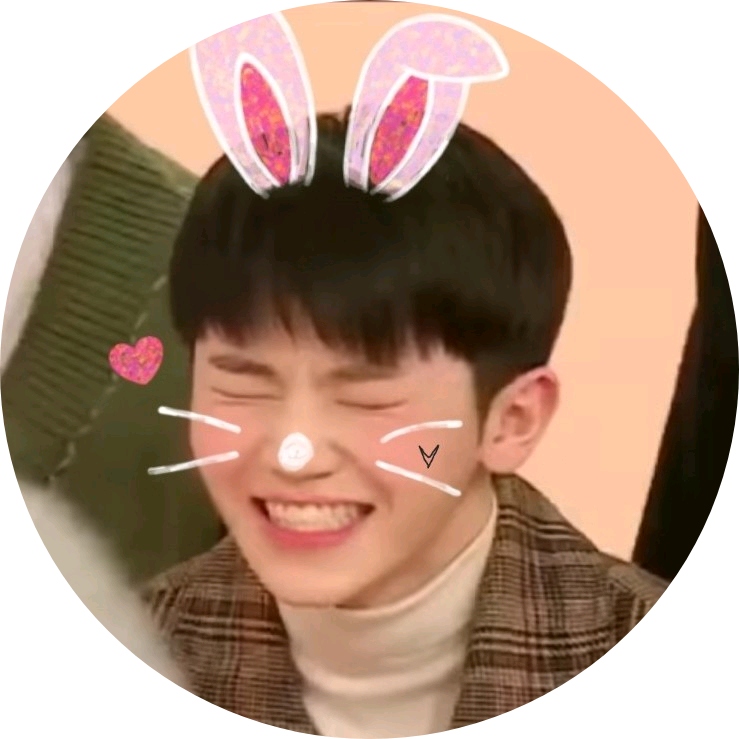 글쓰는 여주 image