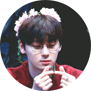 황민현 image