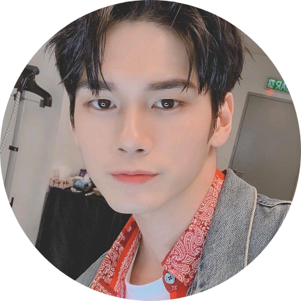 옹성우 image