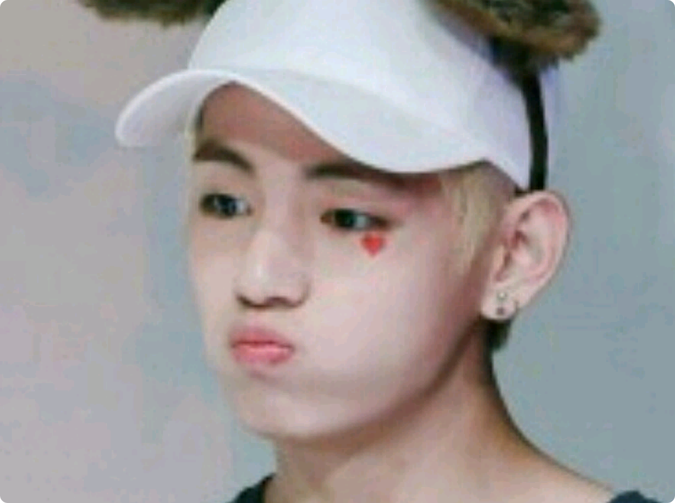 BT21成員 thumbnail