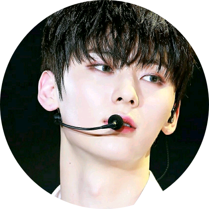 황민현 image