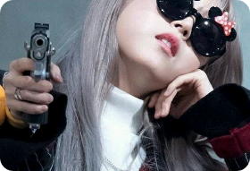 The romance between transfer student Wheein and popular girl Moonbyul thumbnail