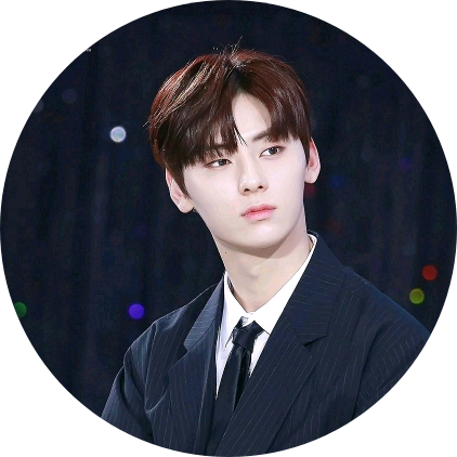 황민현 image