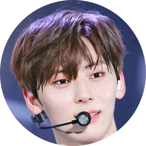 황민현 image