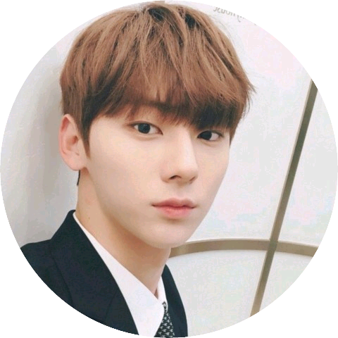 황민현 image