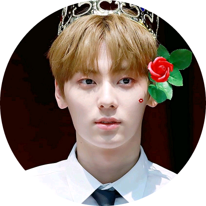 황민현 image
