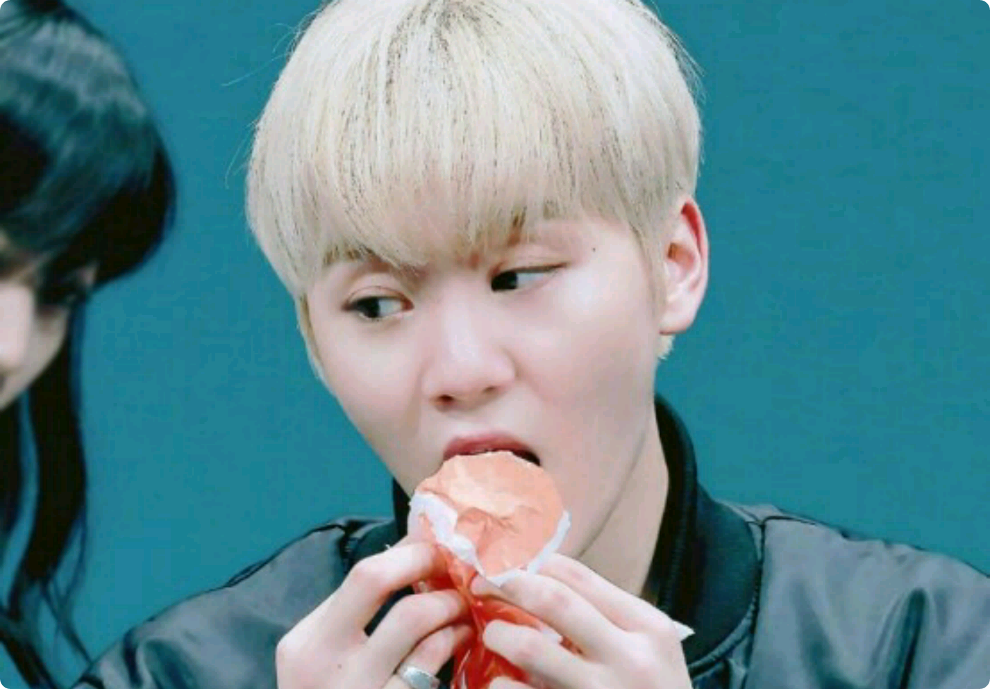 炒年糕女孩 thumbnail