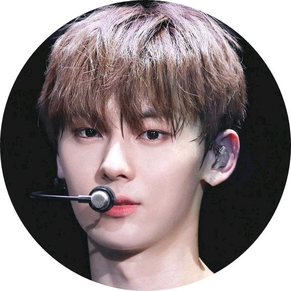 황민현(뱀파이어) image