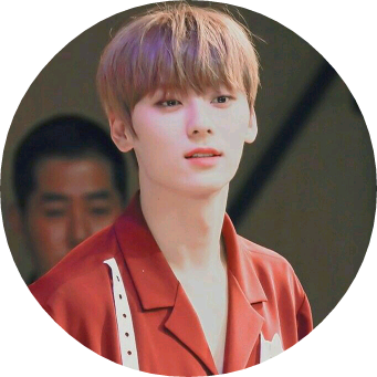 황민현 image