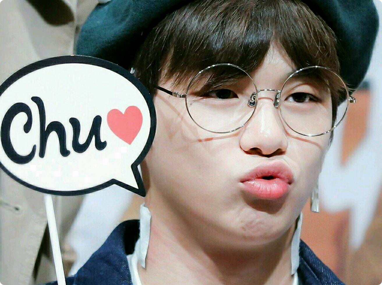 クールな女11人に弟兄弟？ thumbnail