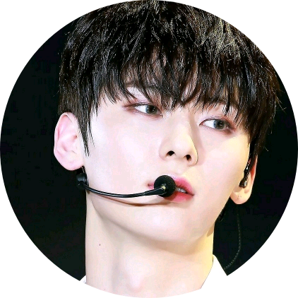 황민현 image