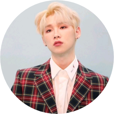 전웅 image