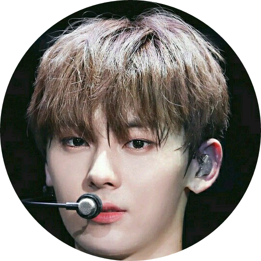황민현 image